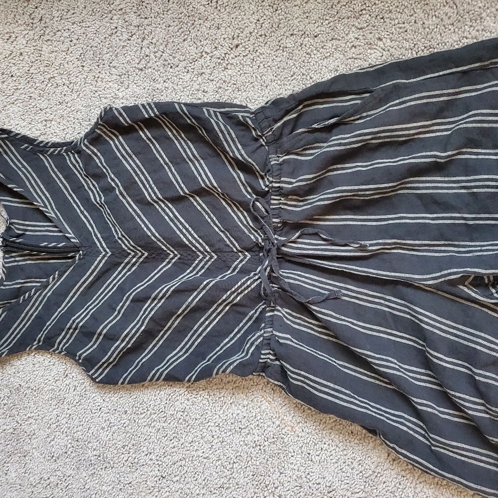 Amazon Essentials Vneck Linen Blend Striped Sleeveless Romper - Picture 2 of 11
